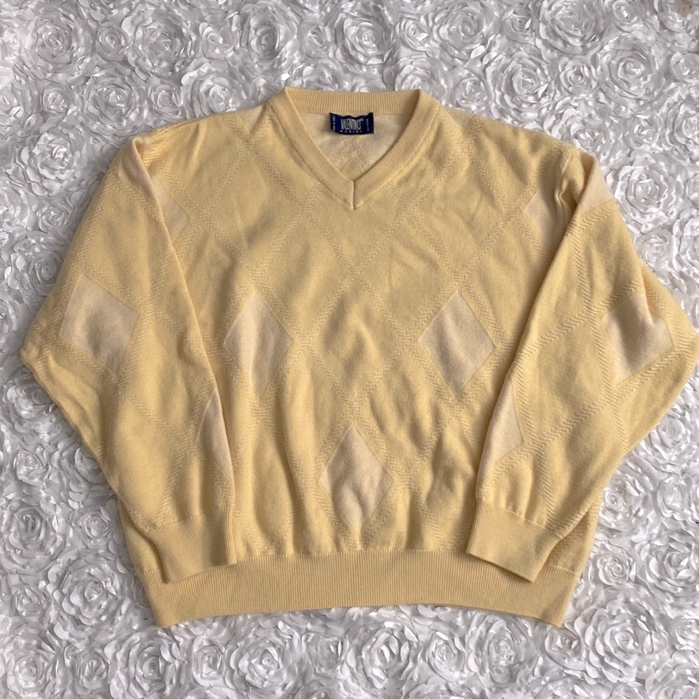 Great condition Valentino Marino women’s yellow argyle sweater size XL